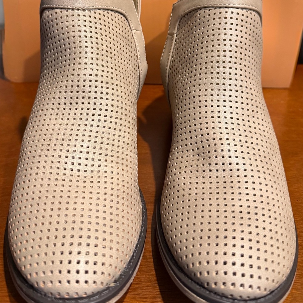 Women’s Textured Sidekick Booties - Tan